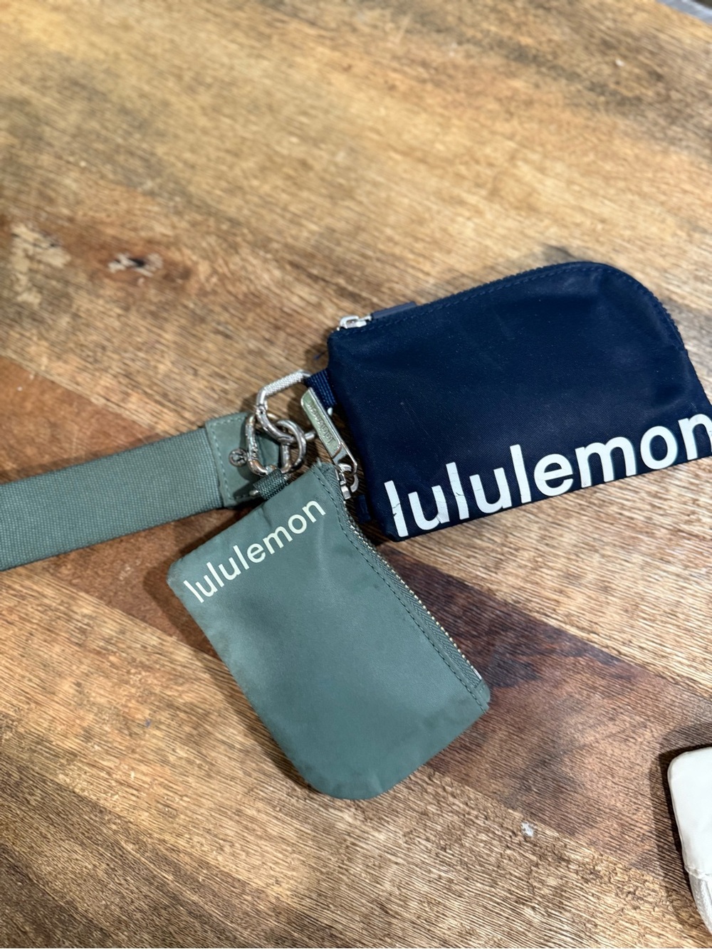 lululemon athletica Dual Pouch Keychain Wallet - Olive & Navy